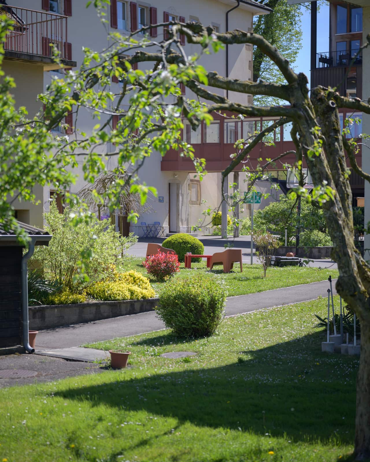 Jardin et bâtiments de l’EPSM autour de la Place du Village