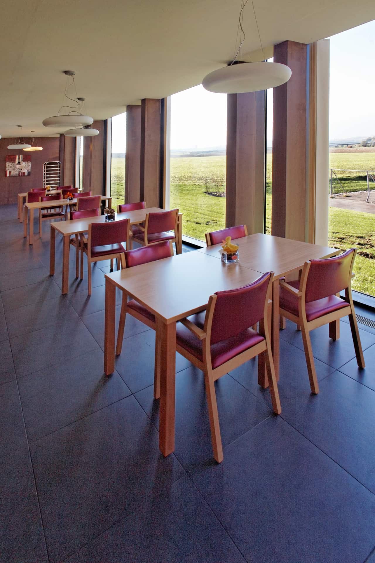 Salle à manger de Bru ouverte sur le paysage